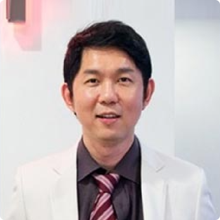 Dr.Pisit披实